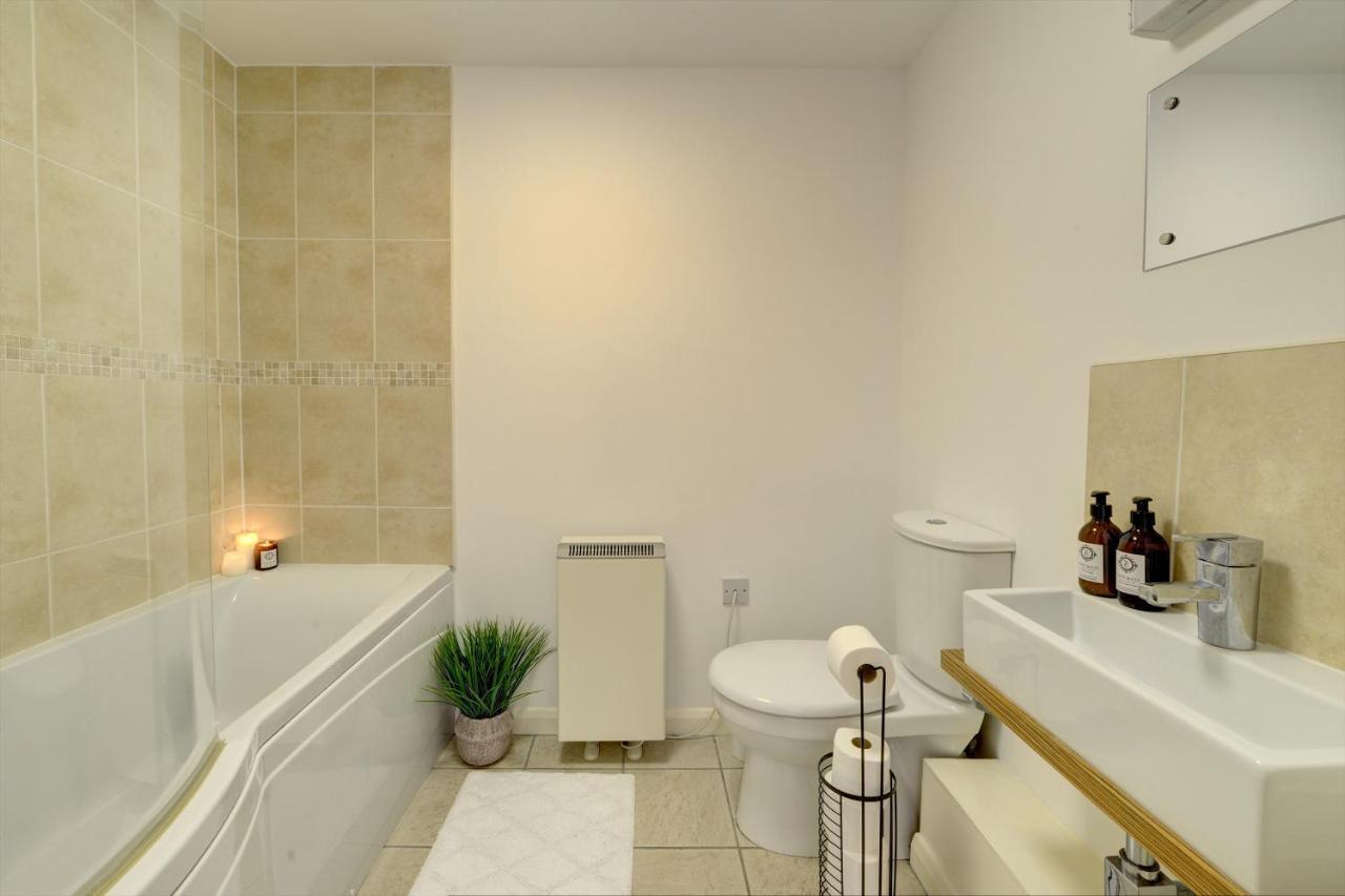 City Centre, 2 Bedroom, Secured Parking, 3 King Bed, Wifi Sleep 6 Guest Comfortable On Three King Size Beds, Jewellery Quarter , Birmingham City Centre , Allocated Secured Parking Exterior foto