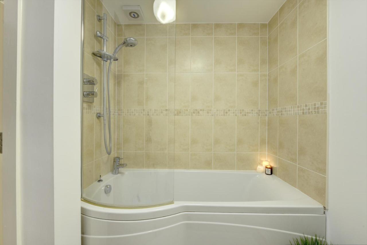 City Centre, 2 Bedroom, Secured Parking, 3 King Bed, Wifi Sleep 6 Guest Comfortable On Three King Size Beds, Jewellery Quarter , Birmingham City Centre , Allocated Secured Parking Exterior foto